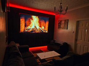 Lister Park Bradford 2bed Detached Cottage House & Parking & Cinema Screen